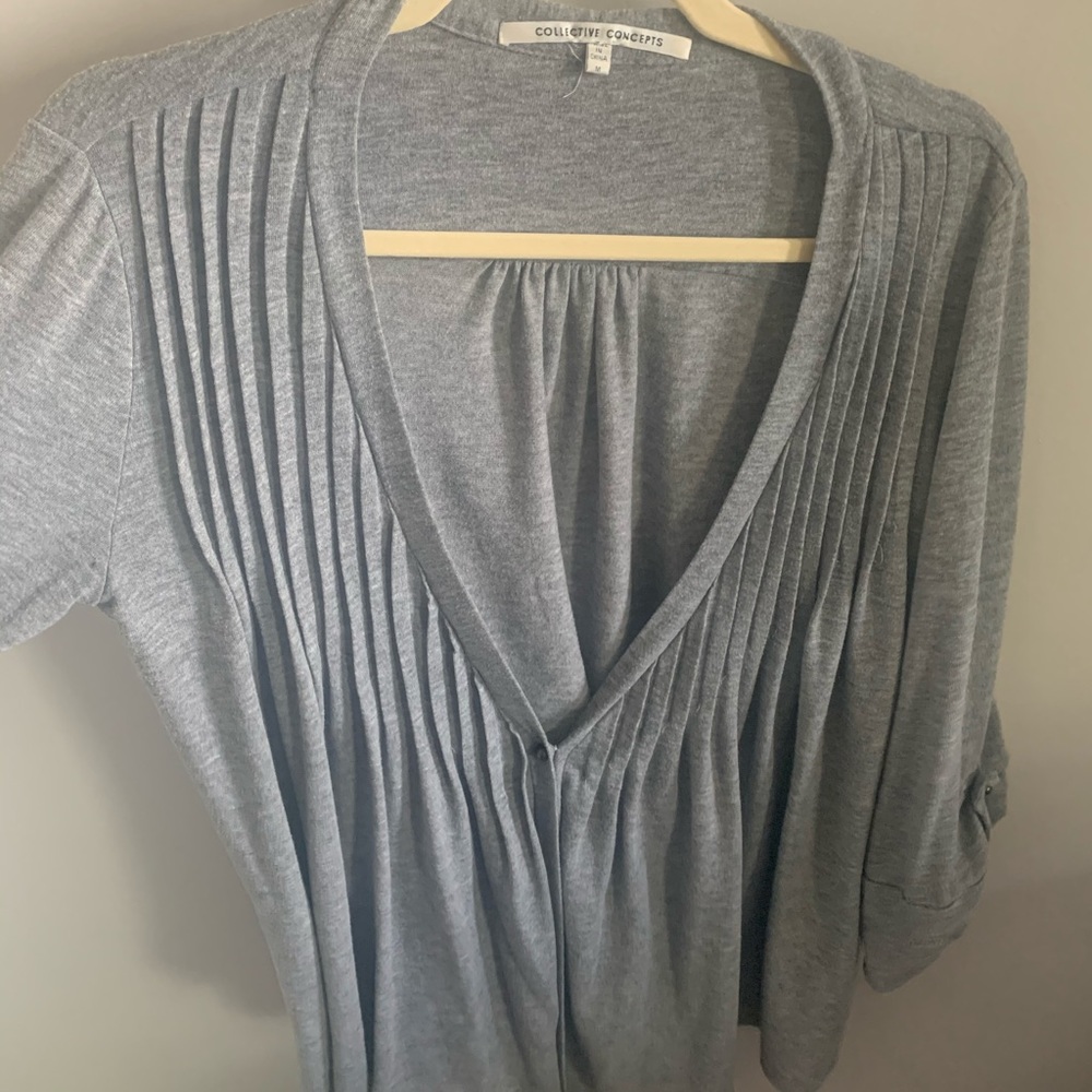 Super soft women’s cardigan like sweater!